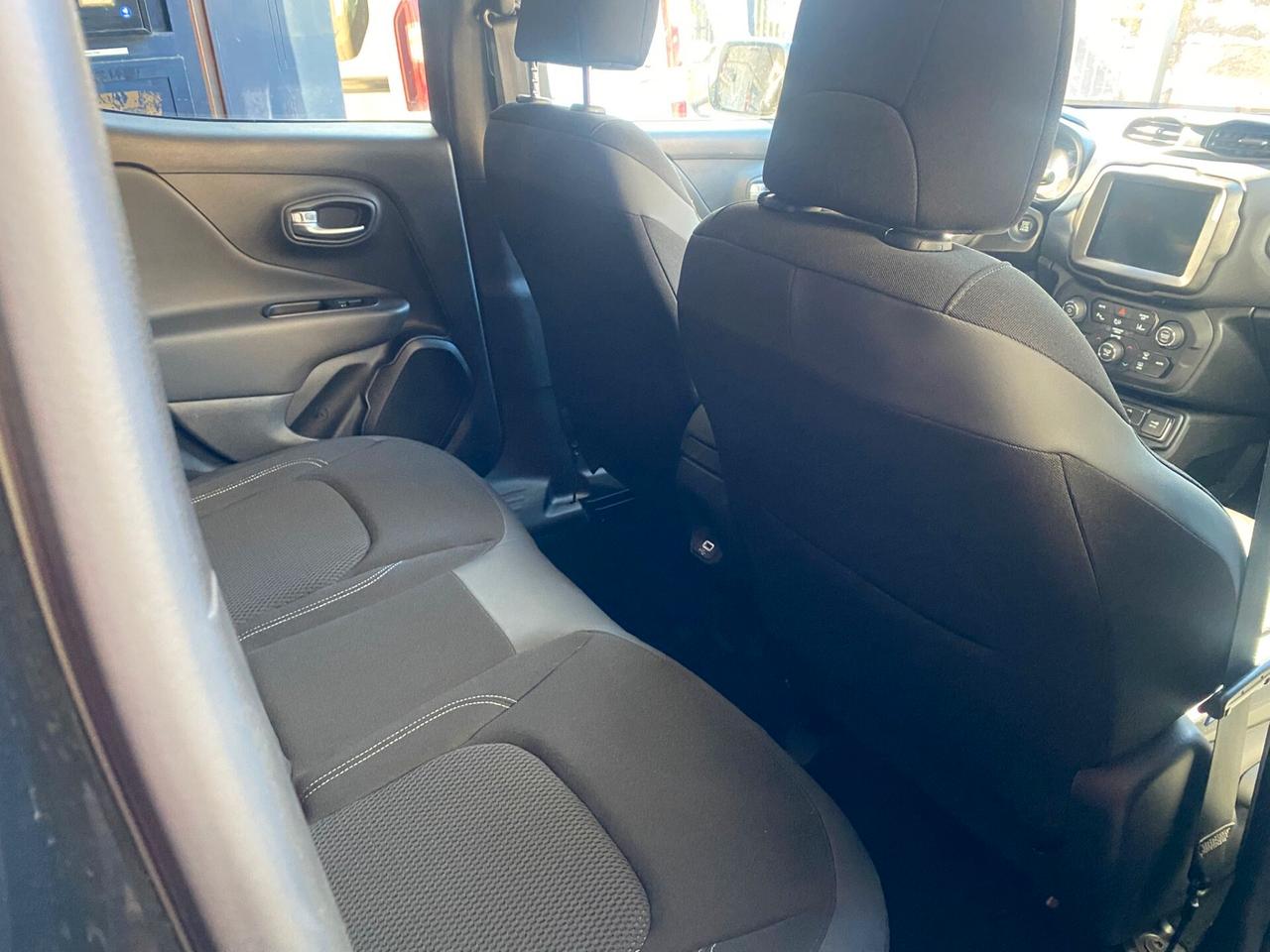 Jeep Renegade 1.3 T4 DDCT 150cv allestimento S total black