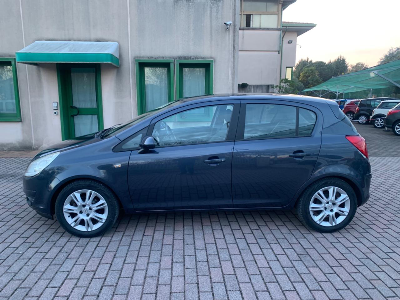 Opel Corsa 1.4 16V 5 porte Cosmo