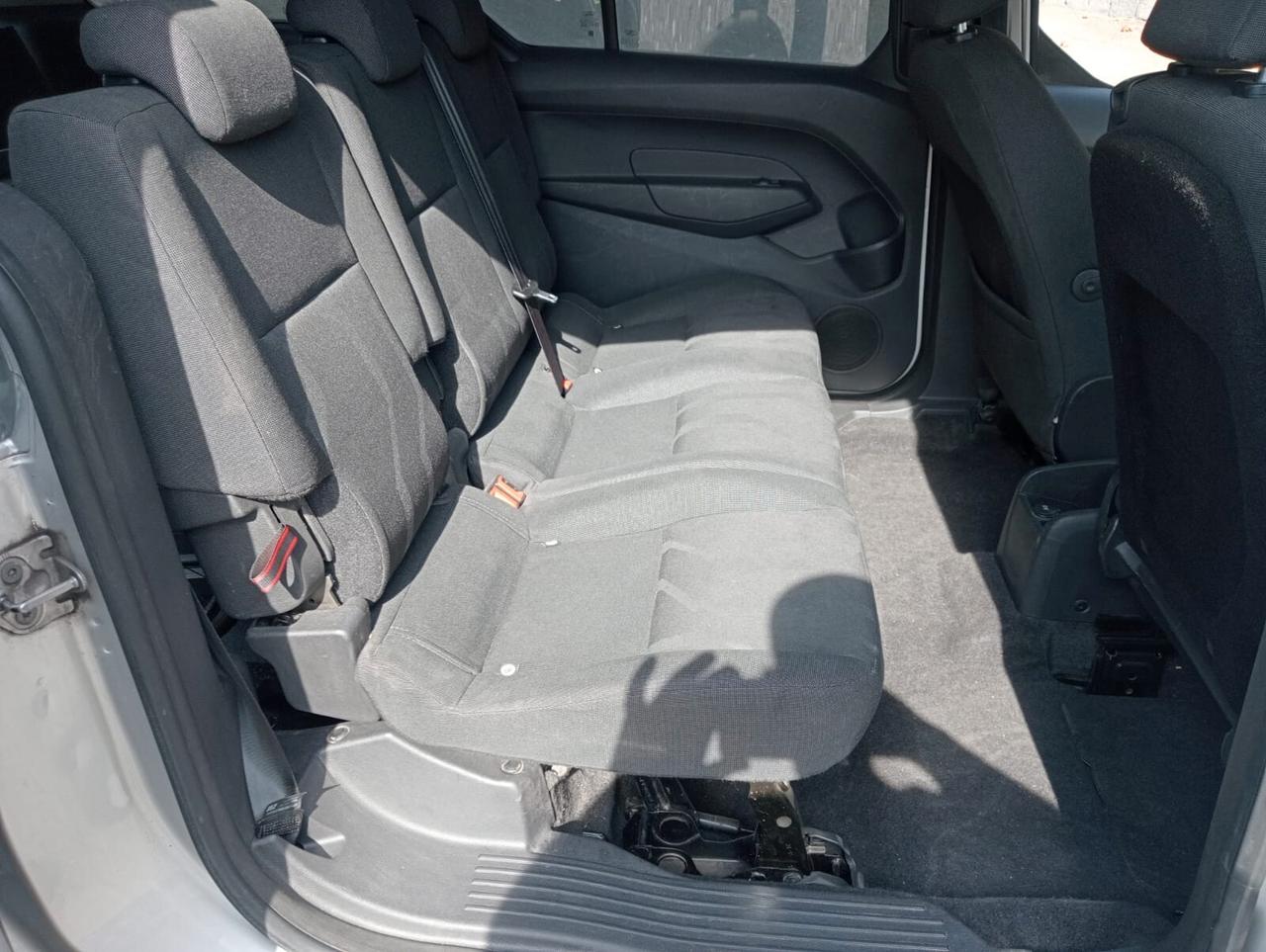 Ford Tourneo Connect Pianale ribassato con rampa disabili in carrozzina