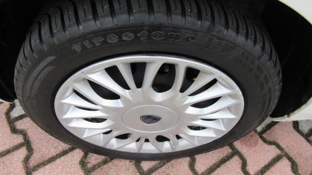 Lancia Ypsilon 1.2 69 CV 5 porte Silver