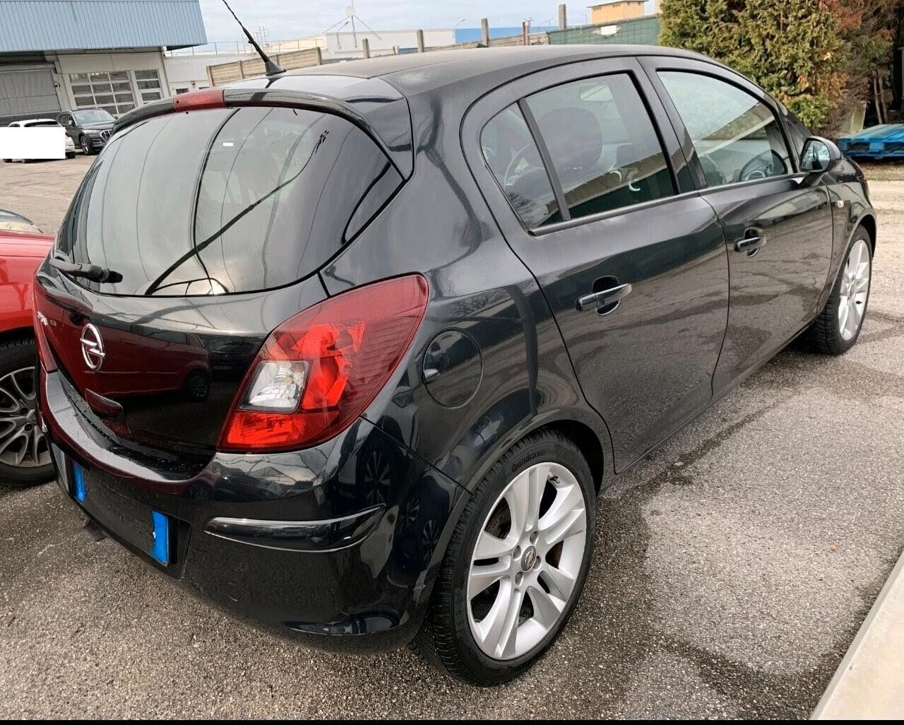Opel Corsa 1.2 5 porte Sport