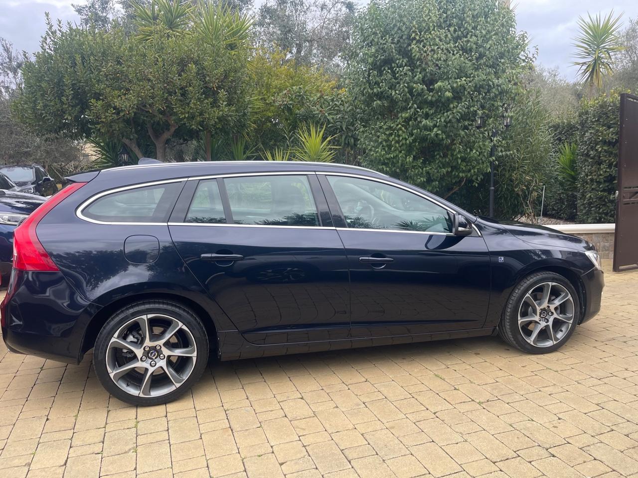 VOLVO V60 2.0 D2 120CV OCEAN RACE FULL LED MY17