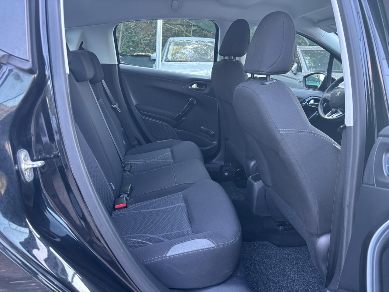 Peugeot 208 1.4 HDi 5 porte Allure OK NEOPATENTATI