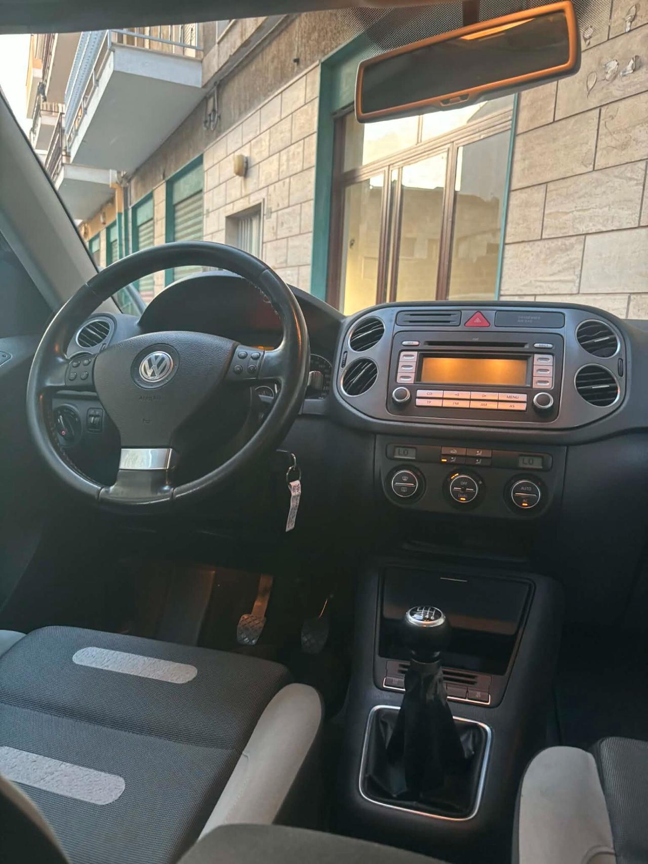 Volkswagen Tiguan 2.0 16V TDI DPF Sport & Style (18°)