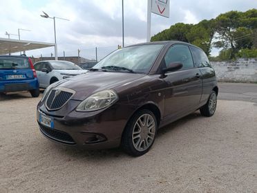 Lancia Ypsilon 1.2 versus