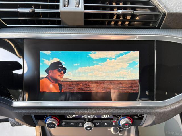 AUDI Q3 35 2.0 TDI S tronic Business COCKPIT