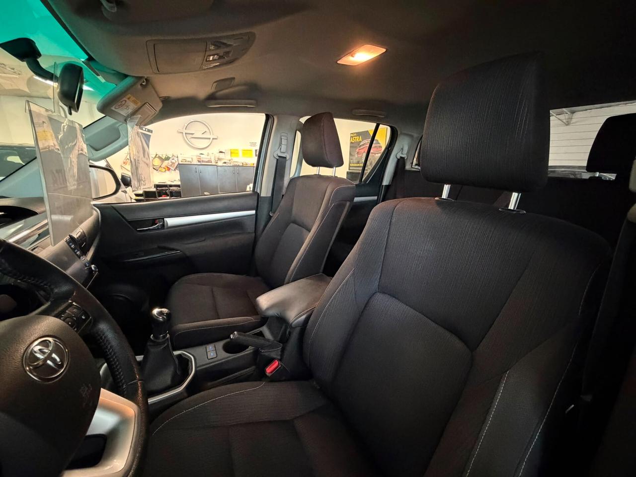 Toyota Hilux 2.4 D-4D 4WD 4 porte Double Cab Executive