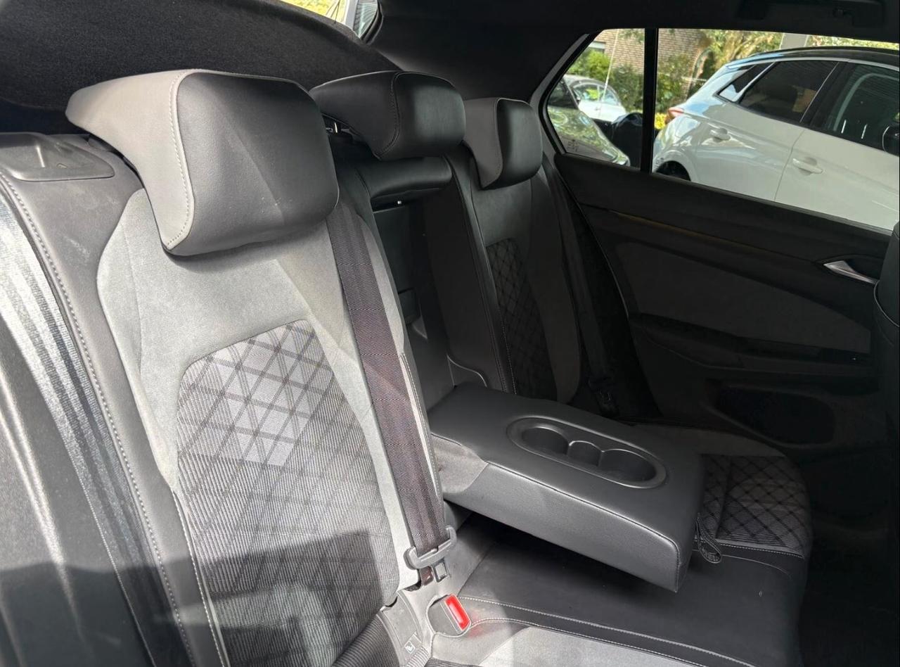 Volkswagen Golf 1.5 eTSI 130 CV DSG R-Line