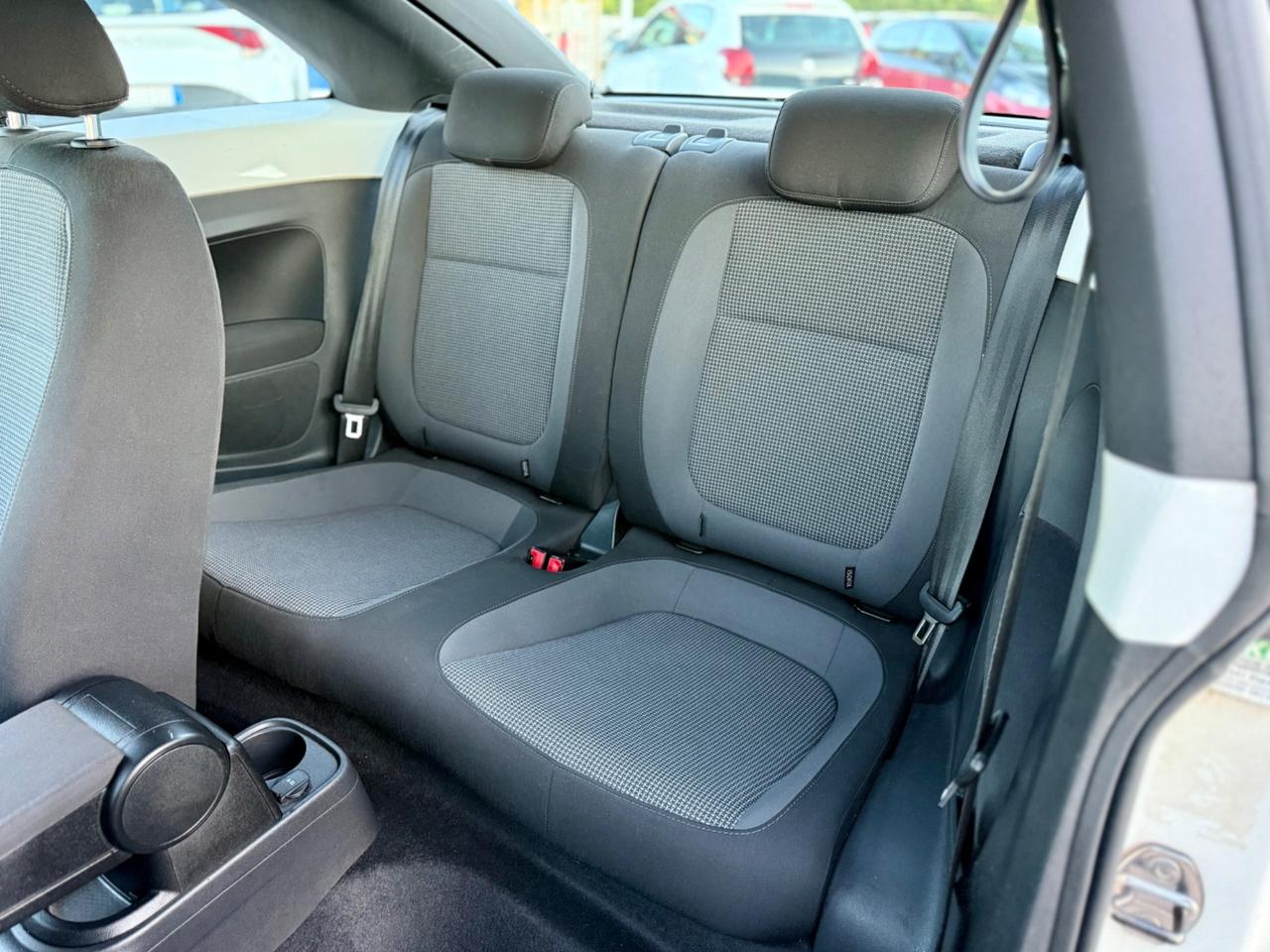 Volkswagen Maggiolino 1.6 TDI Design NEOPATENTATI