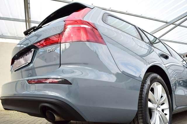 Volvo V60 2.0 B4 Mhev Geartronic 197 cv Momentum Business