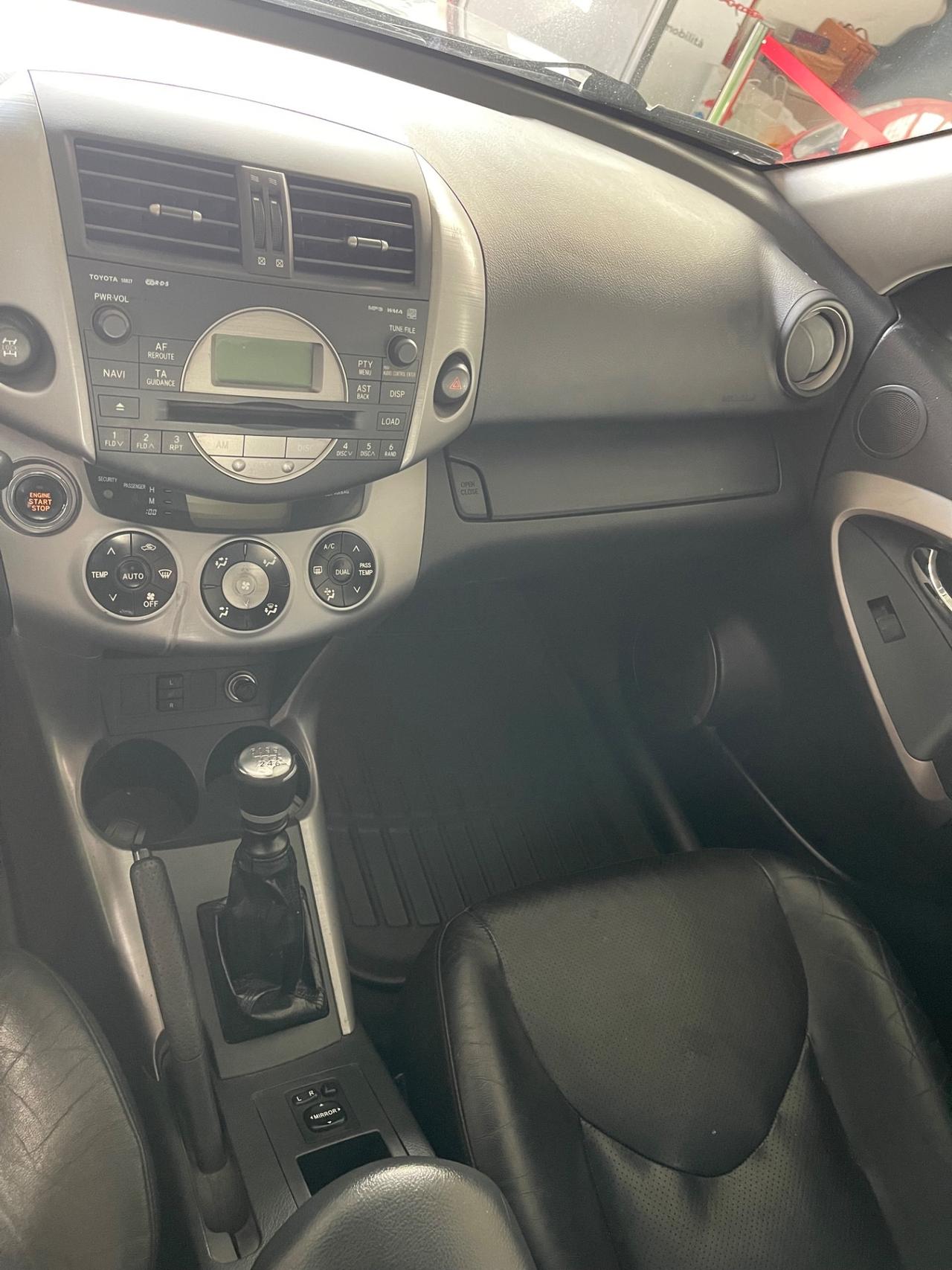 Toyota RAV4 2.2 D-4D 177 CV PERMUTE RATE