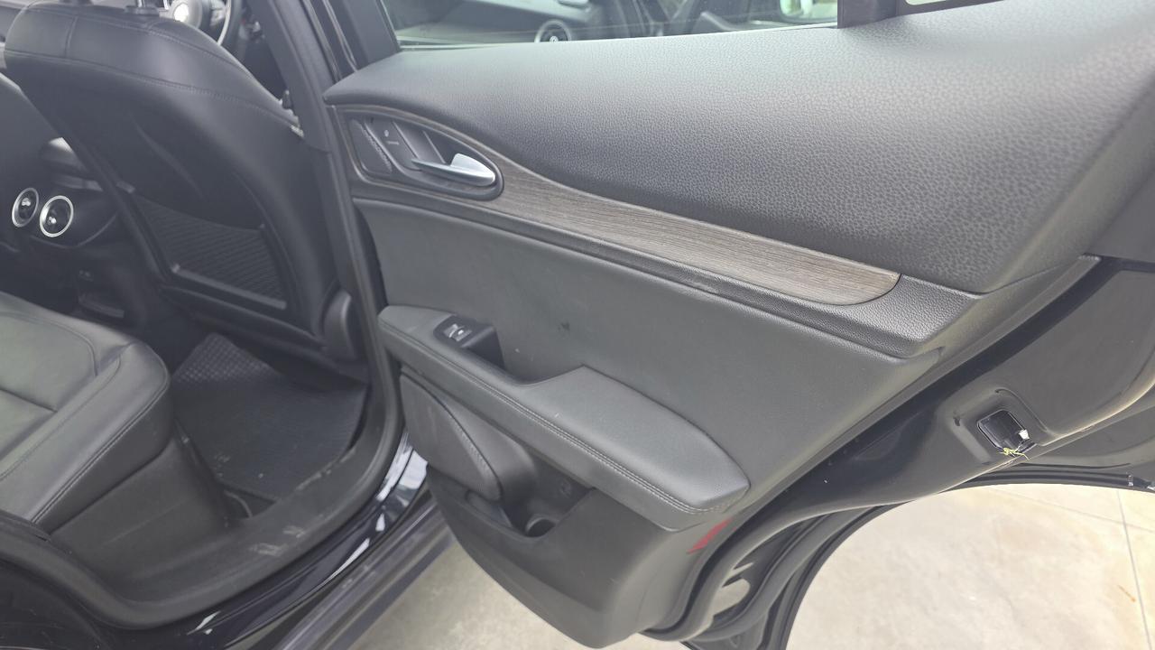 Alfa Romeo Stelvio 2.2 TD 160 CV AT8 RWD Ti VELOCE