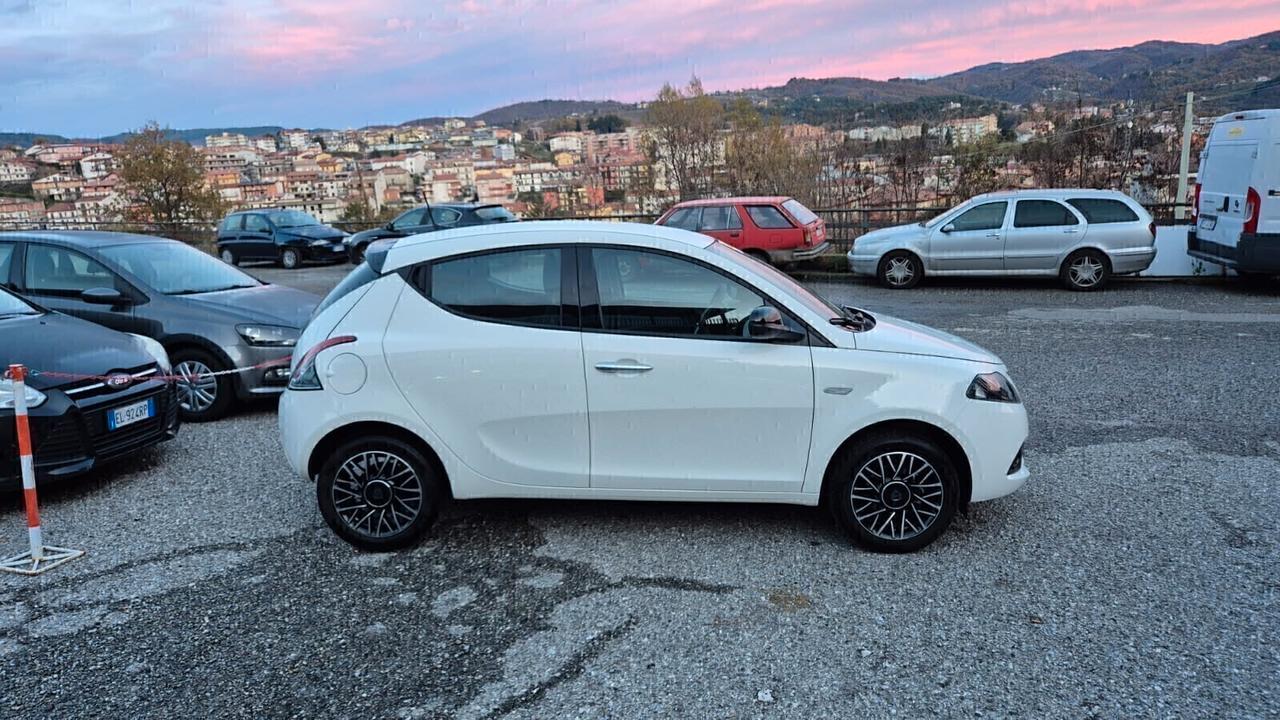 Lancia Ypsilon 1.0Hybrid Plat-2024-km12.700-Gar3anni