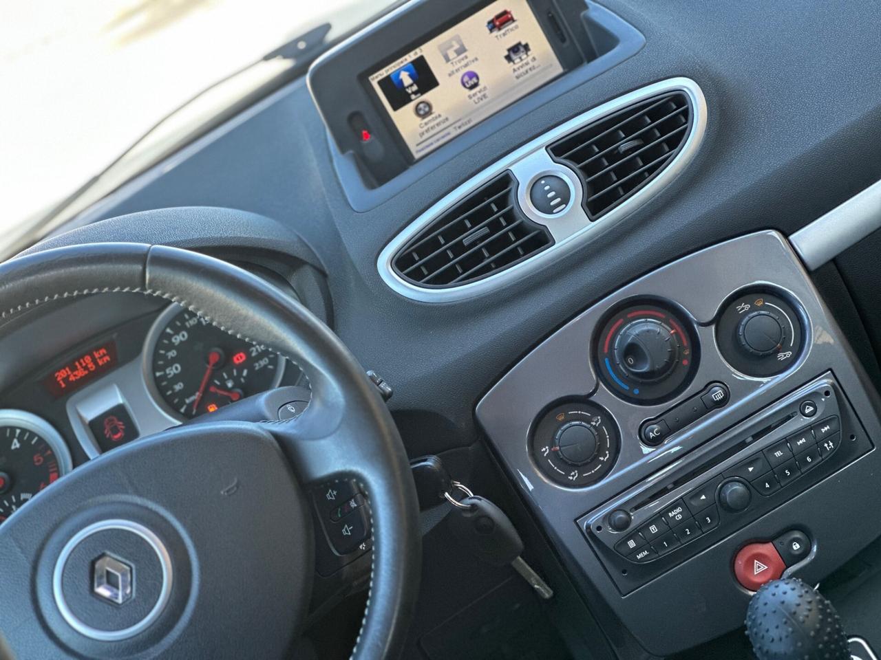 Renault CLIO 1.5 DIESEL 2012 - TOM TOM