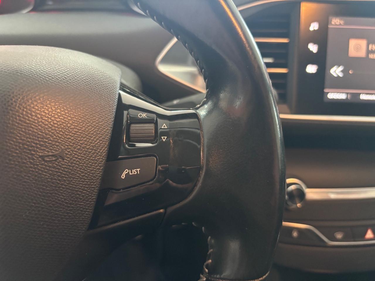 Peugeot 308 BlueHDi 1.6 120 SW Allure cambio automatico permute finanziamenti