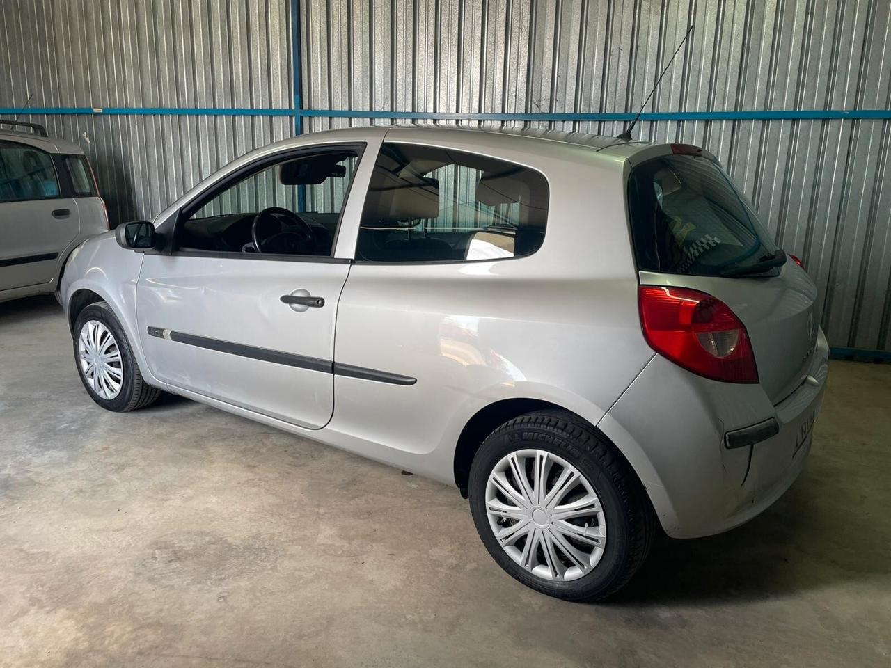 Renault Clio NEOPATENTATI