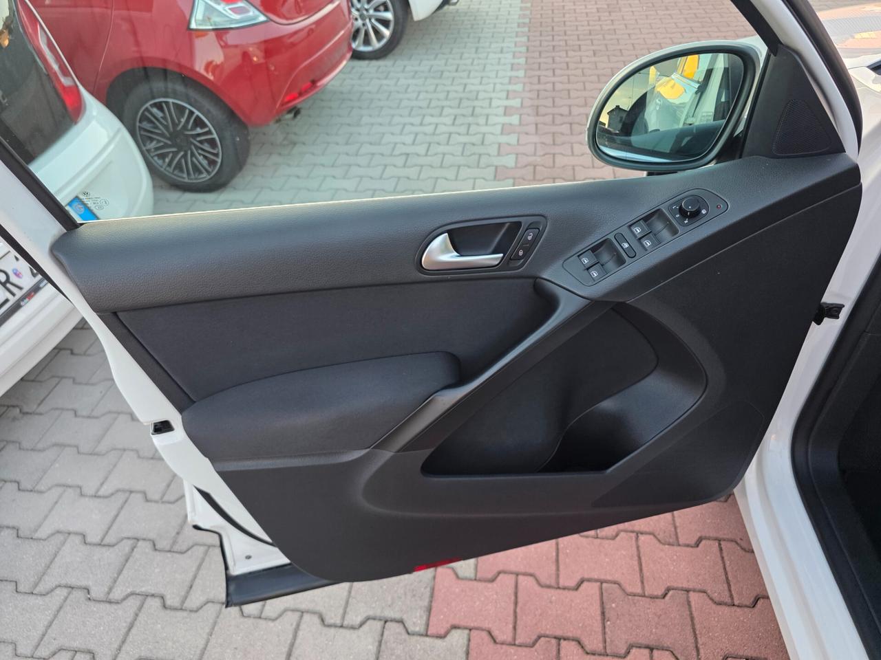 Volkswagen Tiguan 2.0 TDI Sport perfetta e garantita 12M