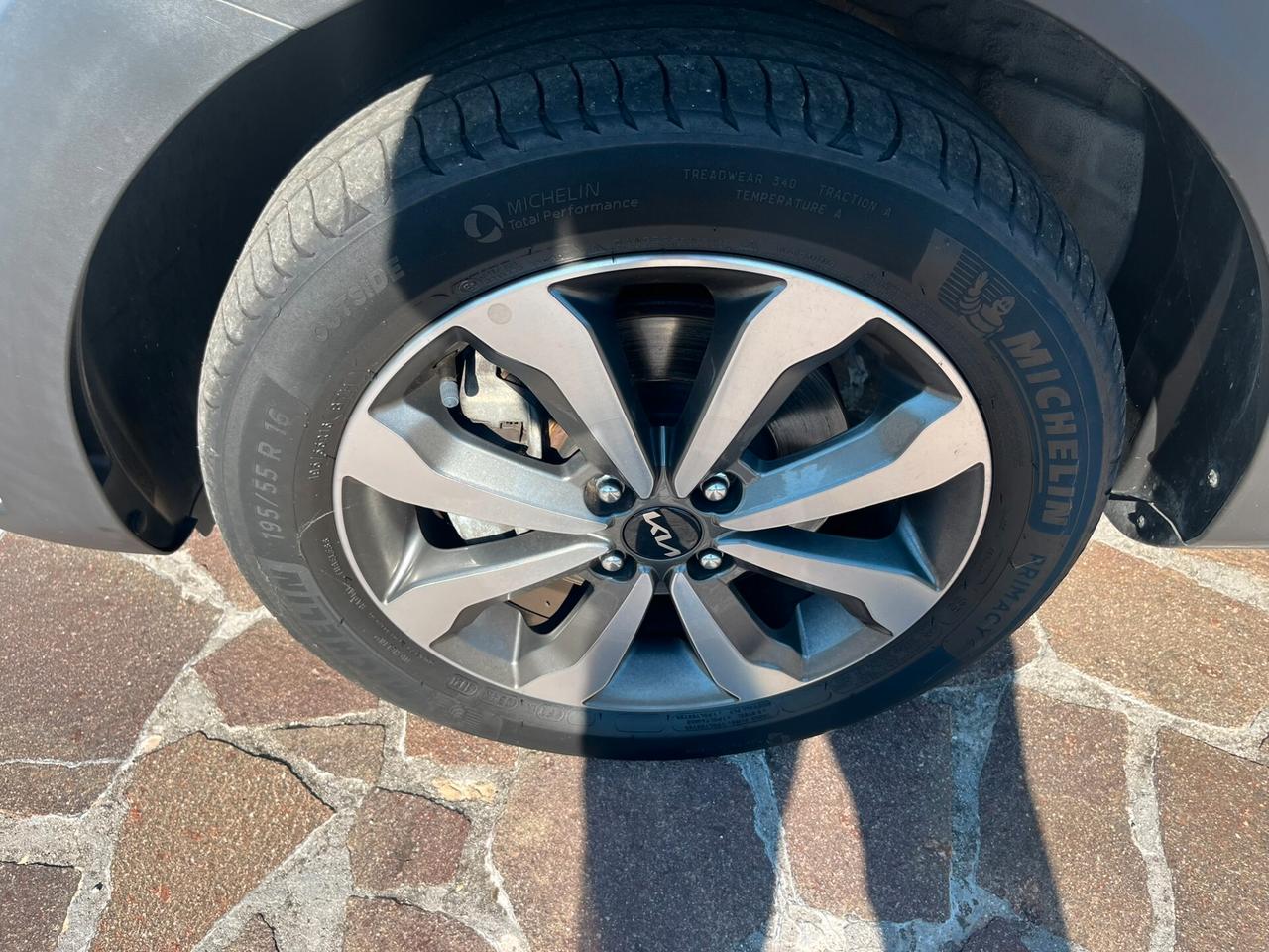 Kia Stonic 1.0 T-GDi 120 CV MHEV DCT Style Neopatentati