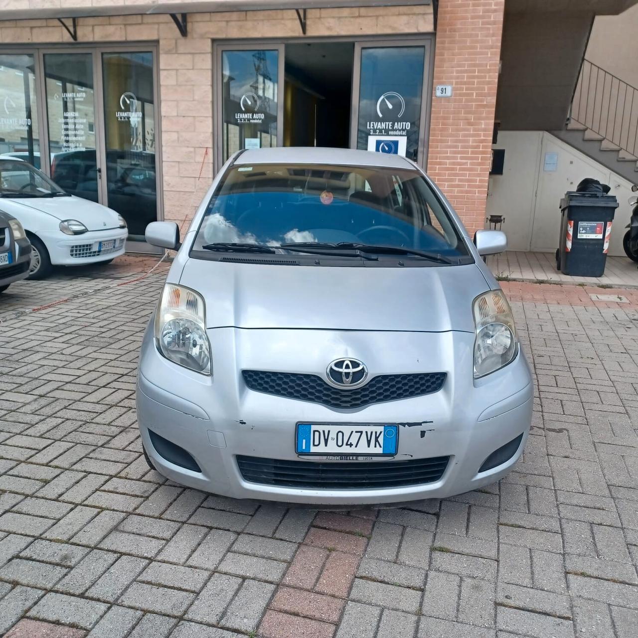 NEOPATENTATI YARIS 1.0 5 PORTE BEN CONSERVATA