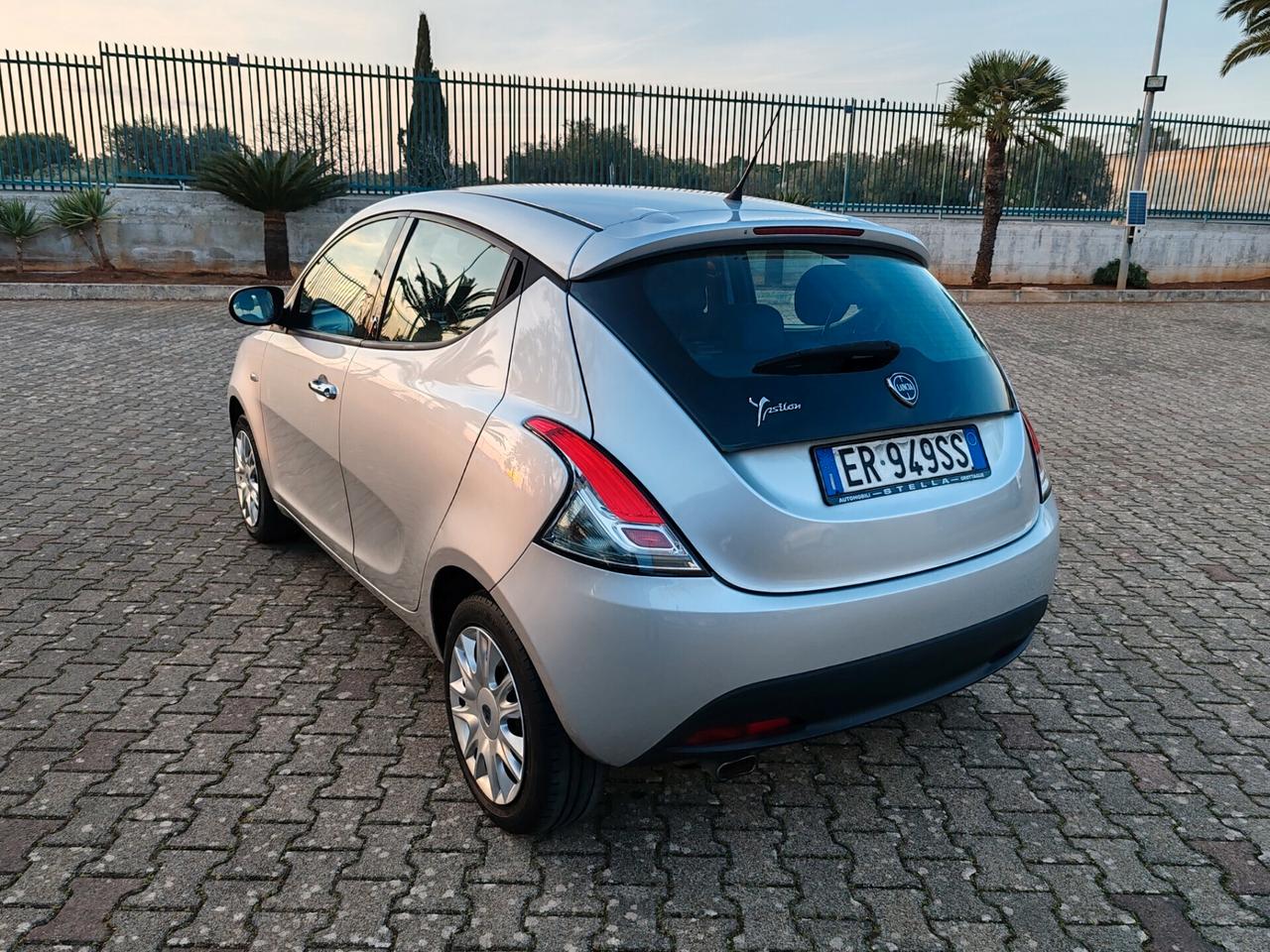 Lancia Ypsilon 1.2 benzina 5 porte