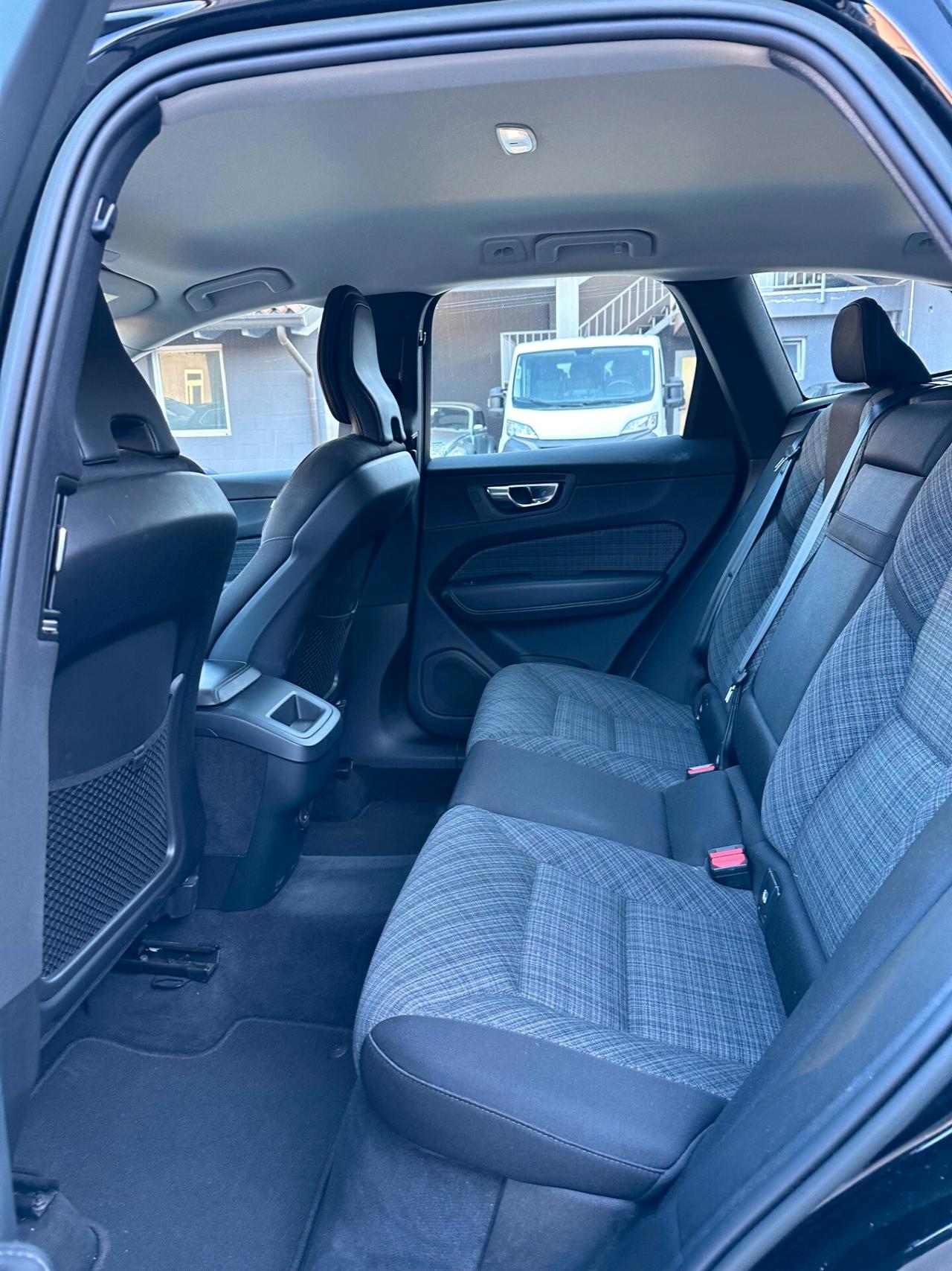 Volvo XC 60 XC60 B4 (d) AWD automatico Core GRANDINATA