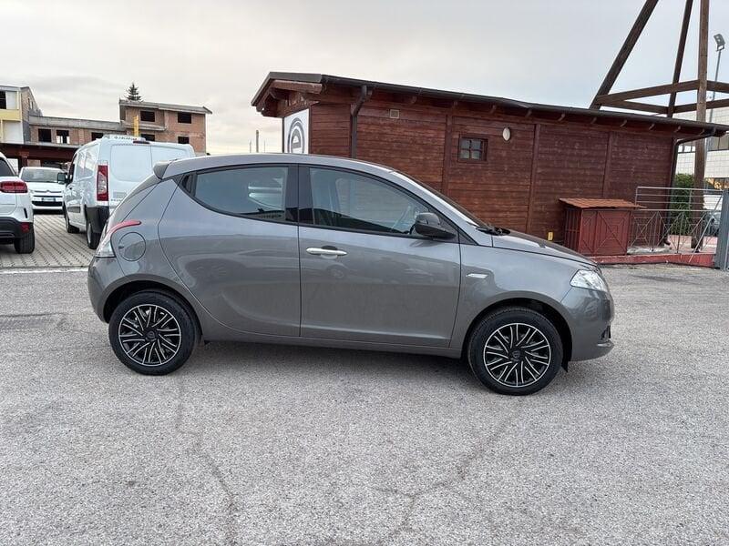 Lancia Ypsilon 1.0 FireFly 5 porte S&S Hybrid Oro