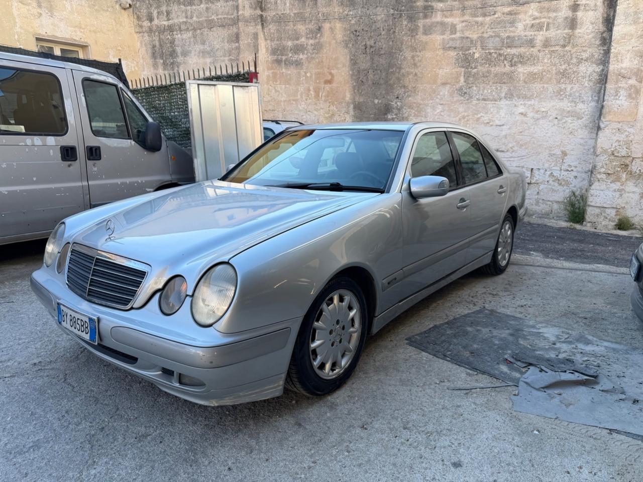 Mercedes-benz E 270 CDI cat Classic