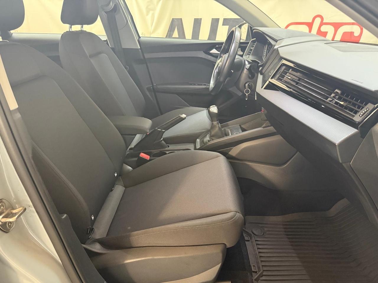 Audi A1 citycarver 30 TFSI Identity Contrast