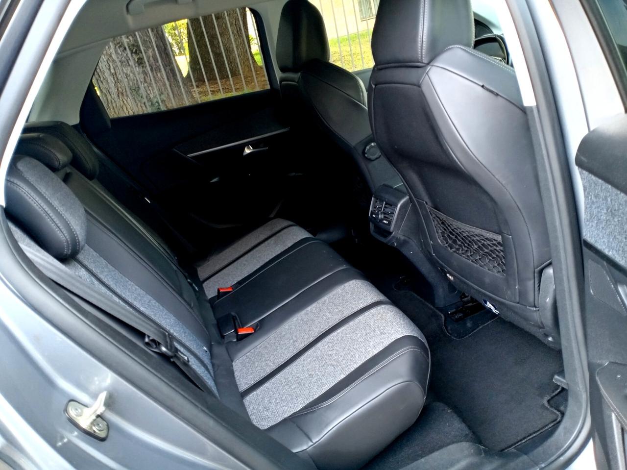 Peugeot 3008 BlueHDi 130 S&S EAT8 Allure