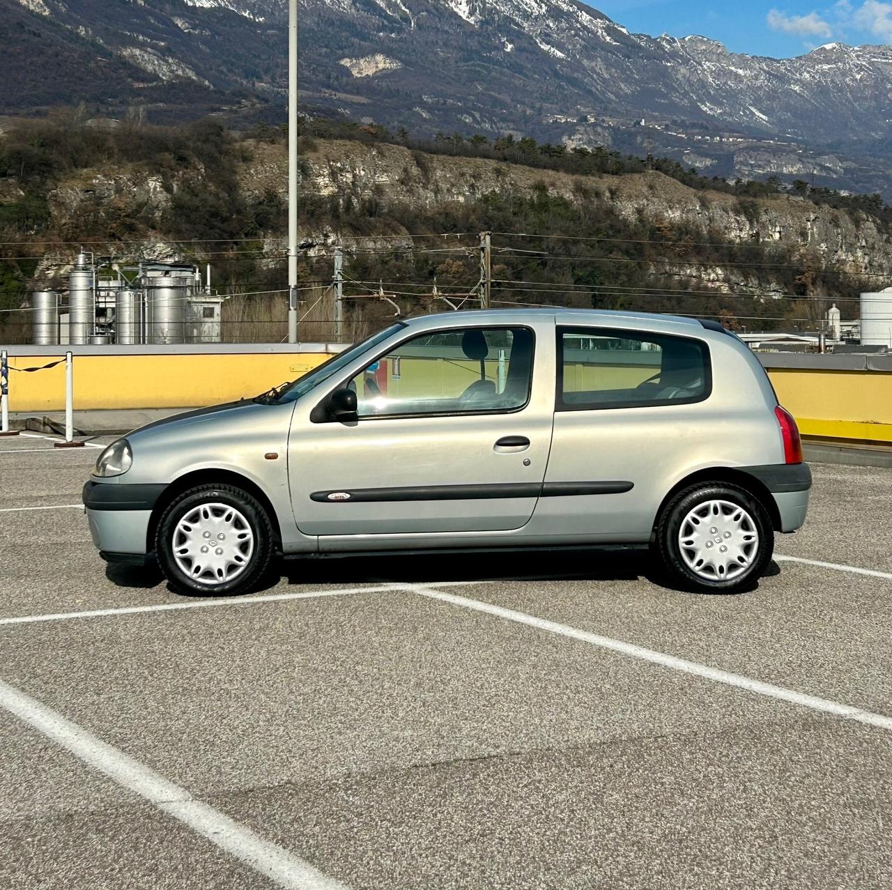 Renault Clio 1.2 3 porte RT Neopatentati 95.000km