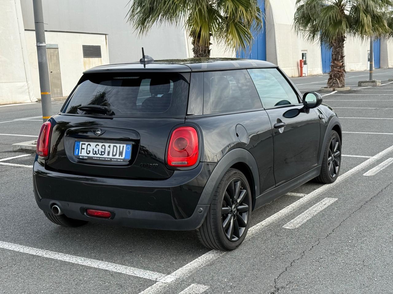 Mini 1.5 Cooper D 116 CV-AUTOM-BLACK EDITION