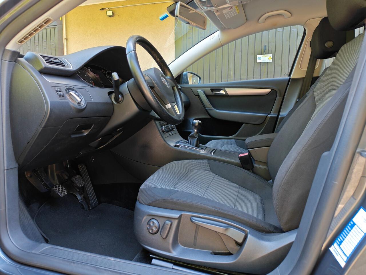 Volkswagen Passat Variant 1.6 DIESEL 105cv / Unipro
