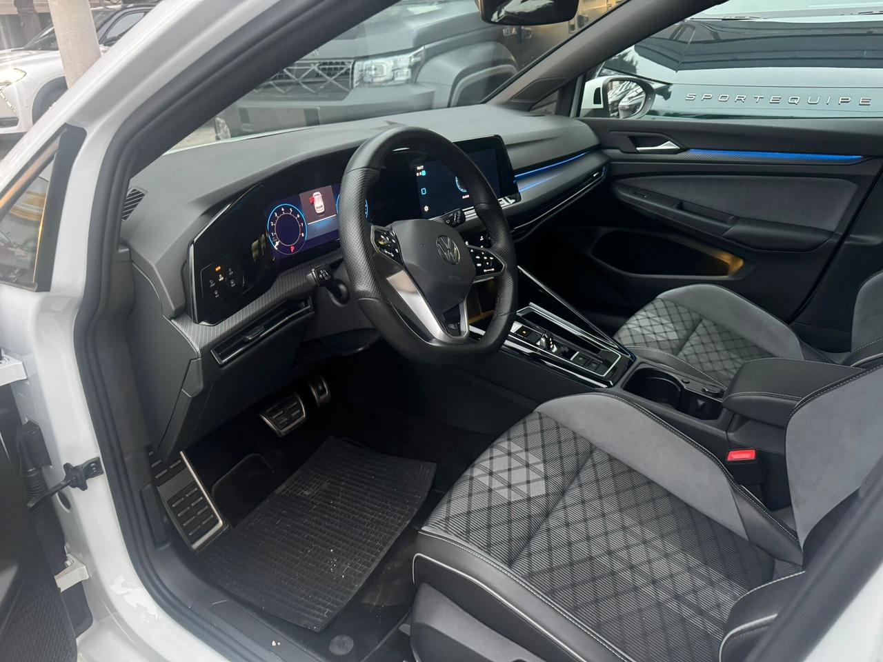 Volkswagen Golf VIII 2020 1.5 etsi R-Line 150cv DSG *PROMO*