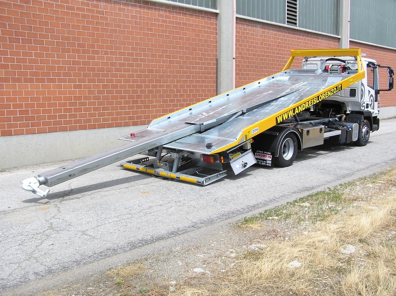 Carro attrezzi NUOVO Eurocargo 120EL22P con braccio gru centrale a scomparsa