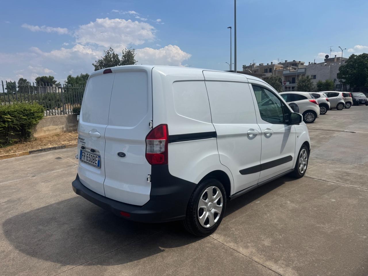 Ford Transit Courier 1.5 tdci 95 hp CABINA SEPARAT