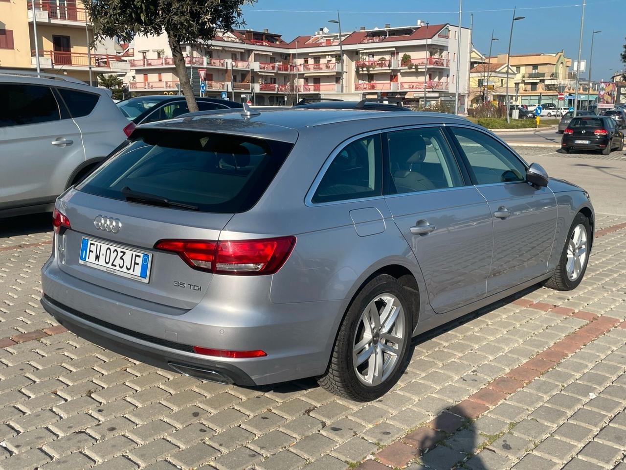 Audi A4 Avant 35 TDI 2.0 150 cv S-tronic S-line edition. Full optional