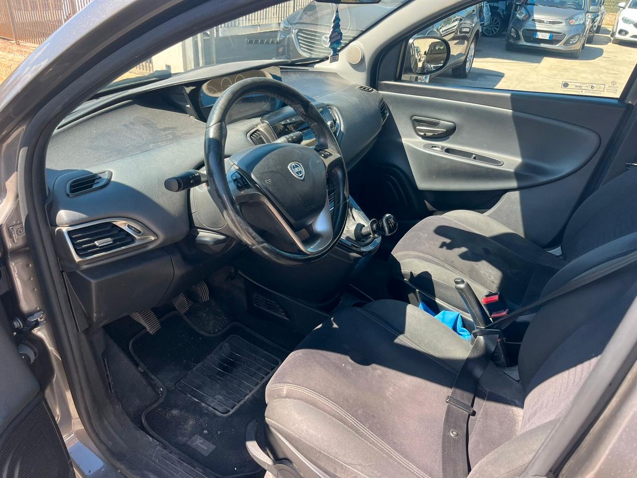 Lancia Ypsilon 0.9 TwinAir 85 CV 5 porte Metano Ecochic Gold