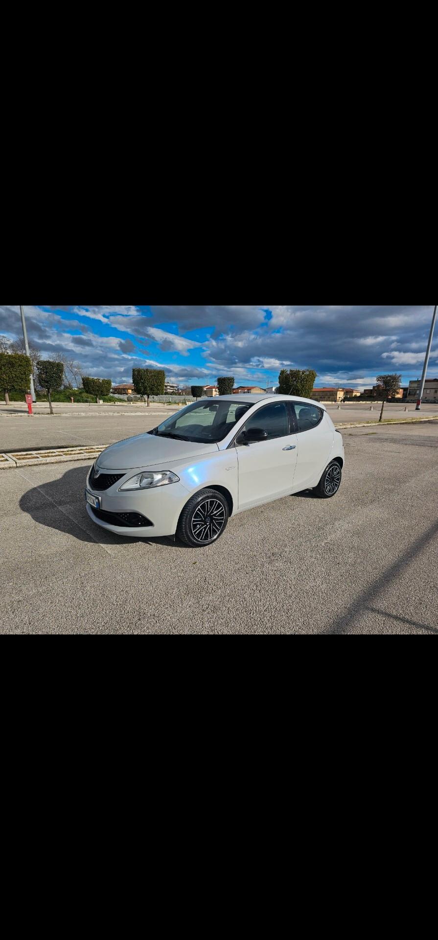 Lancia Ypsilon 1.2 69 CV 5 porte Platinum