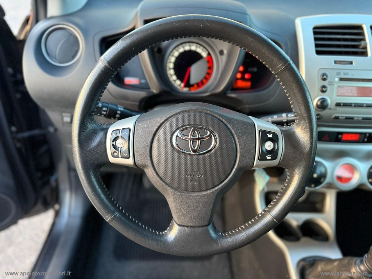 TOYOTA Urban Cruiser 1.4 D-4D AWD Luxury