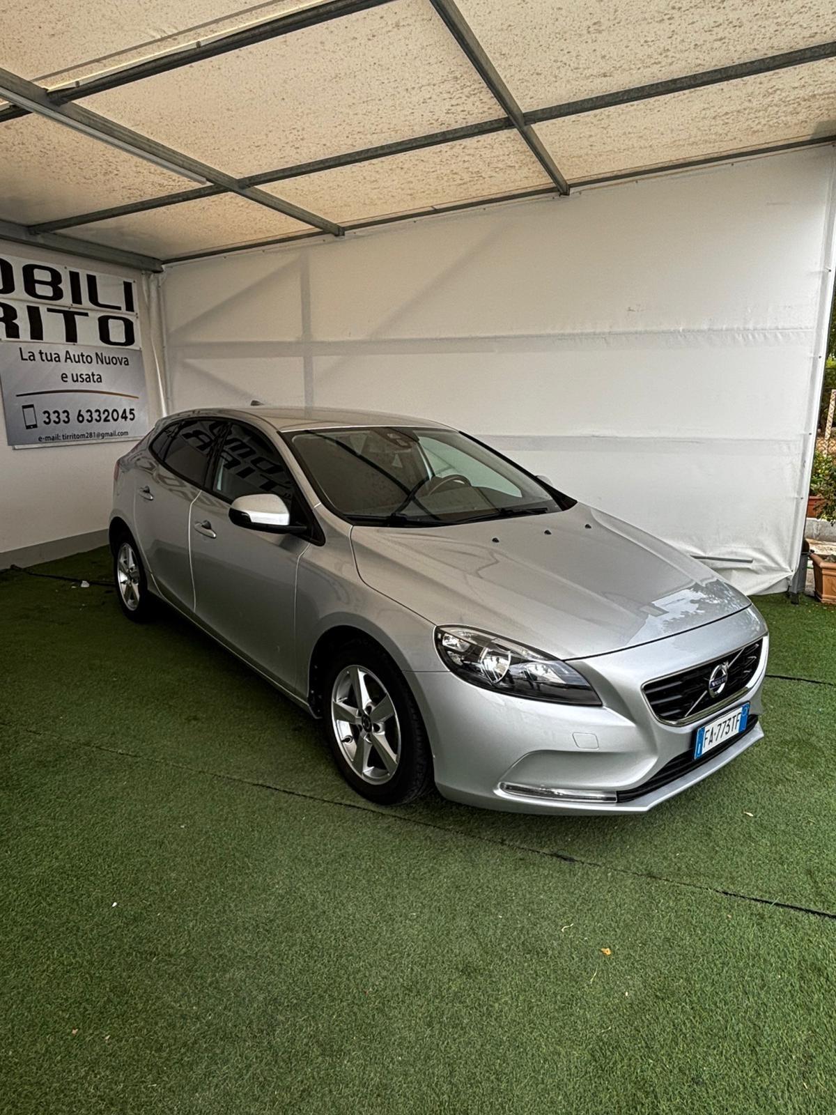 Volvo V40 D2 R-design Momentum