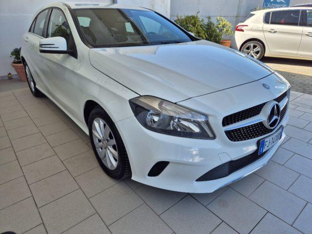 MERCEDES-BENZ A 160 d Automatic Premium