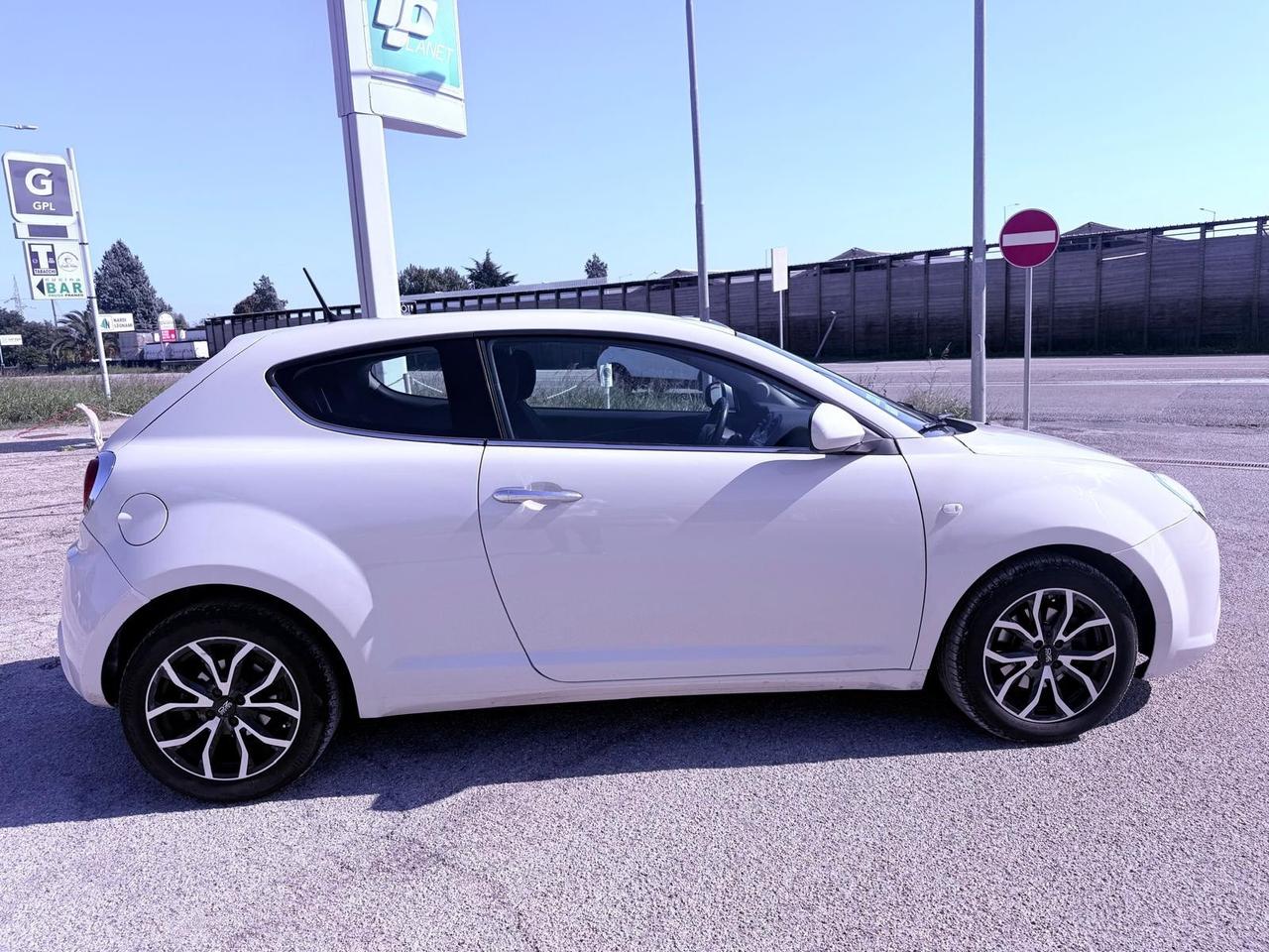 Alfa Romeo MiTo 1.6 JTDm 16V Distinctive Sport Pack