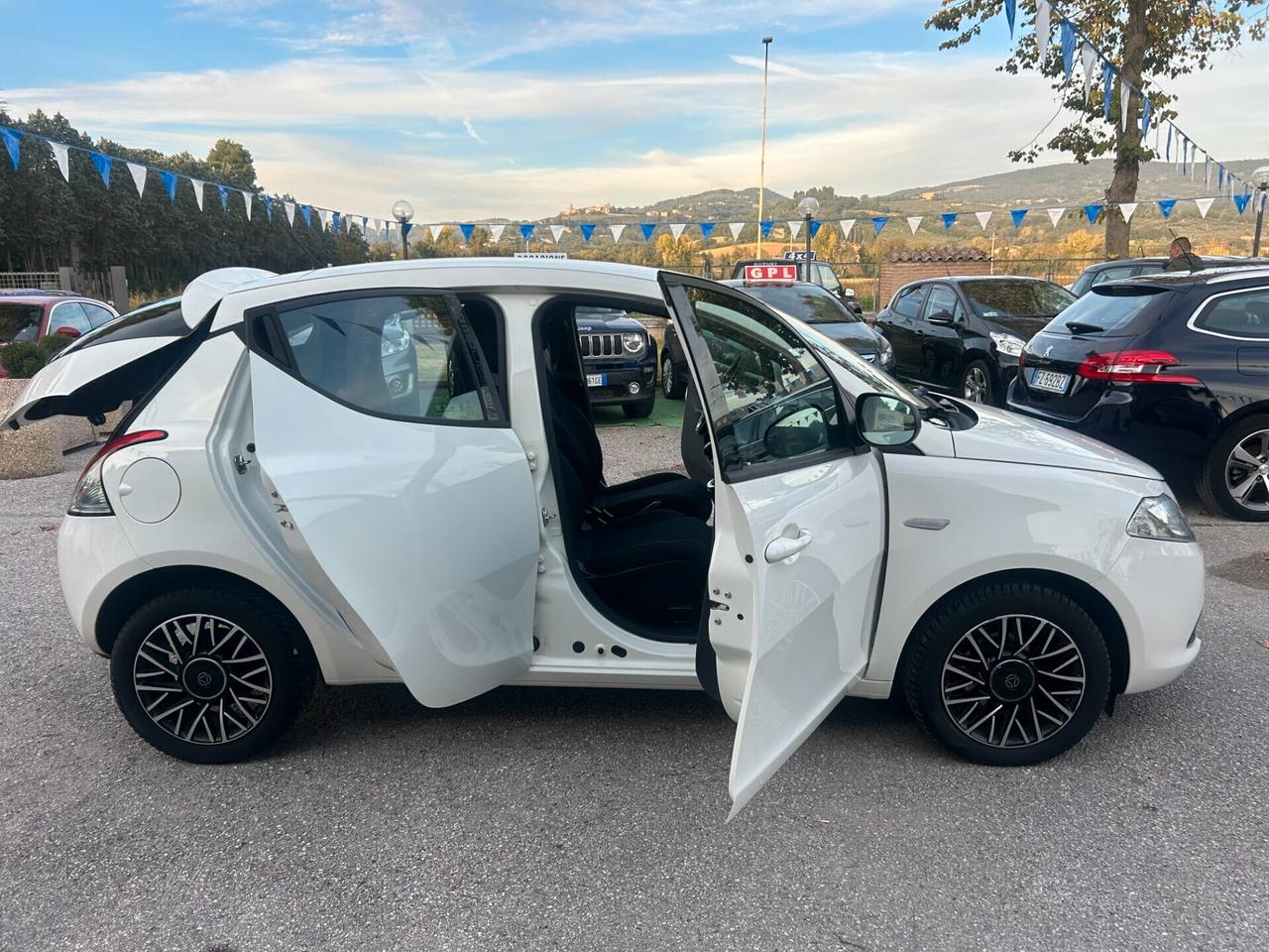 "UNA CHICCA" Lancia Ypsilon 1.2 69 CV 5 porte GPL Edition