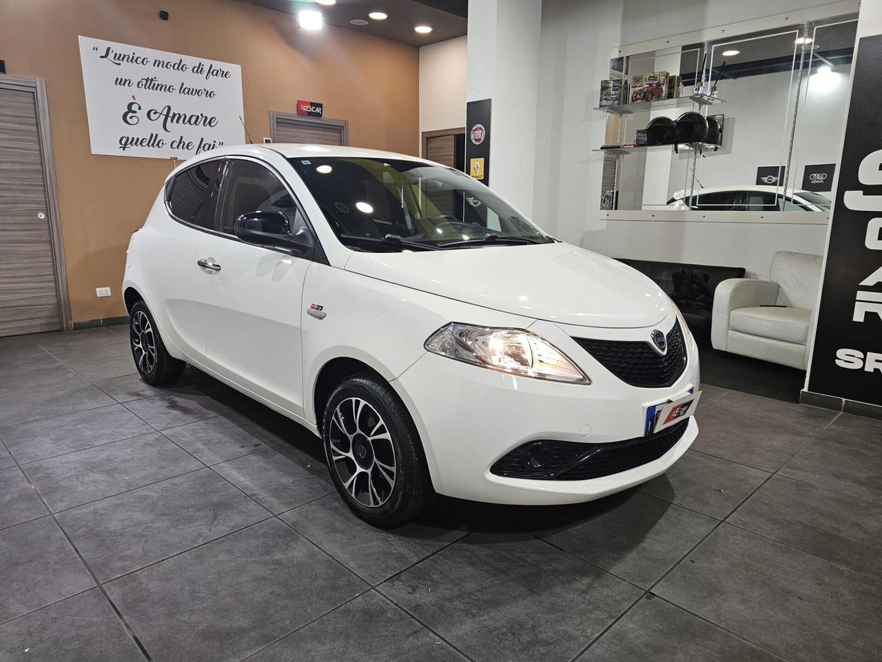 Lancia Ypsilon 1.2 69 CV Gold (29.000km)