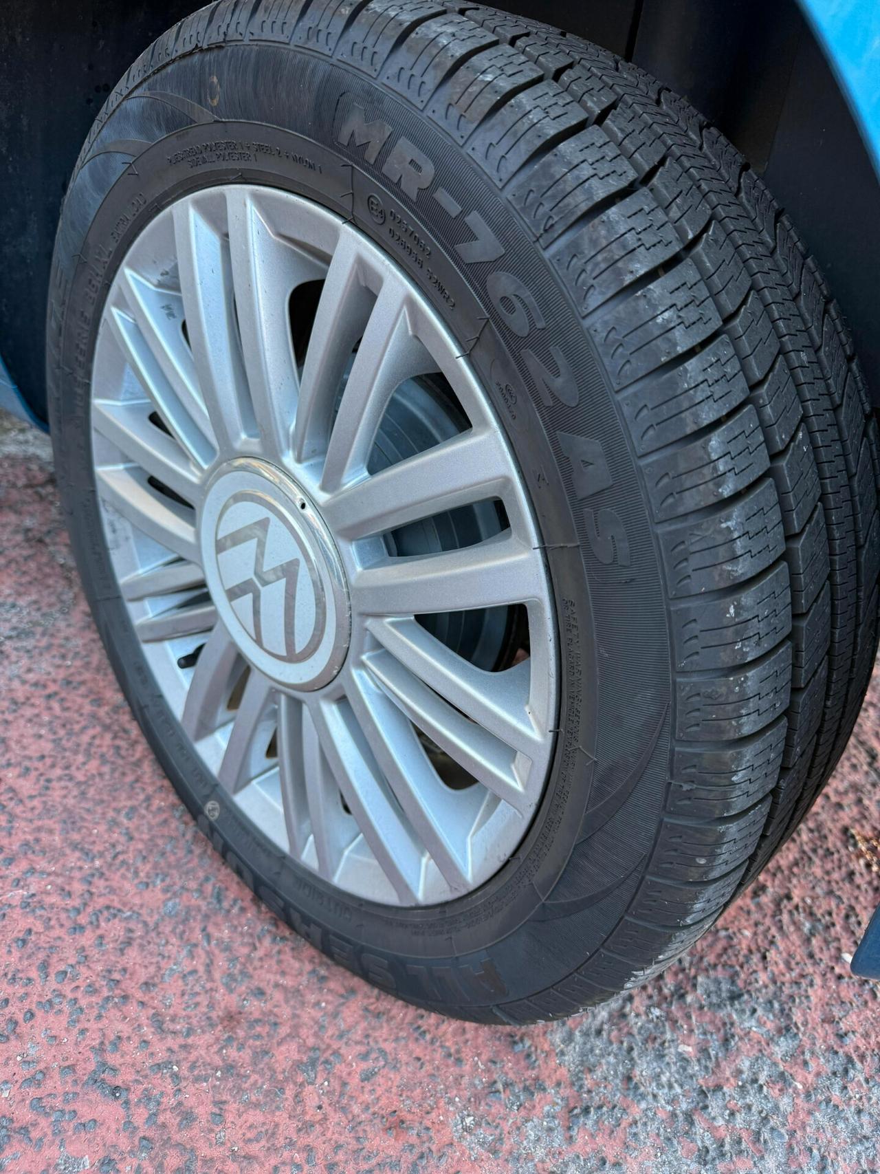 Volkswagen UP! 65cv **4 GOMME NUOVE**