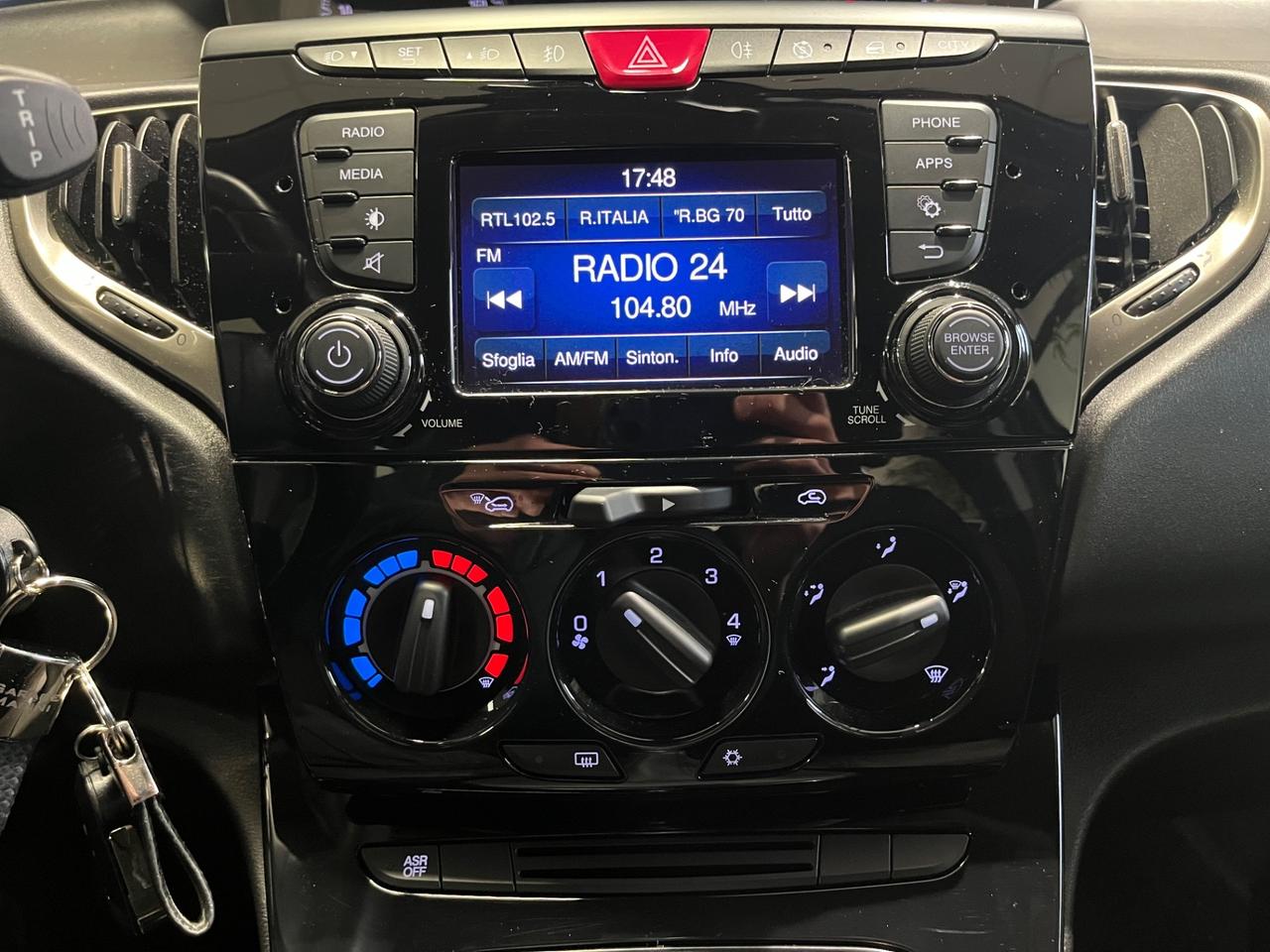 Lancia Ypsilon 1.2 69 CV 5 porte Black and Noir