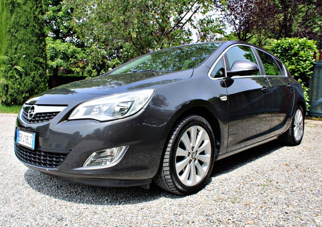 Opel Astra 1.4 100CV 5 porte Cosmo