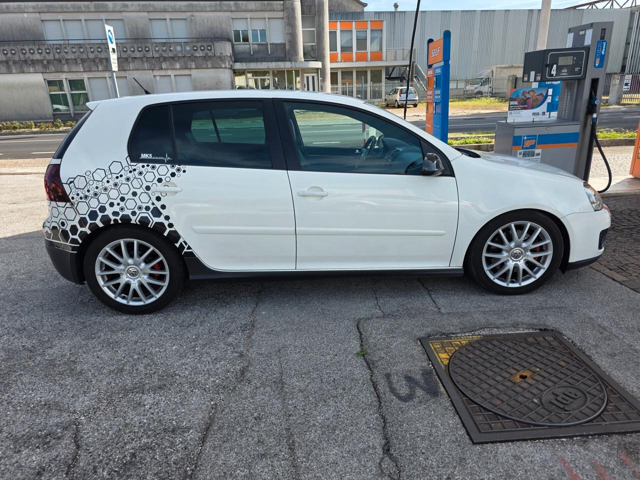 Volkswagen Golf GTD anno 2008 con 313.500 Motore sost