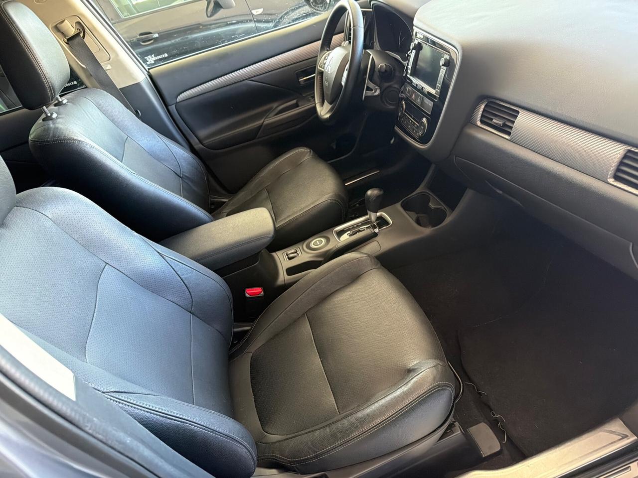 Mitsubishi Outlander 2.2 DI-D 4WD Instyle 7p. Con Tetto apribile