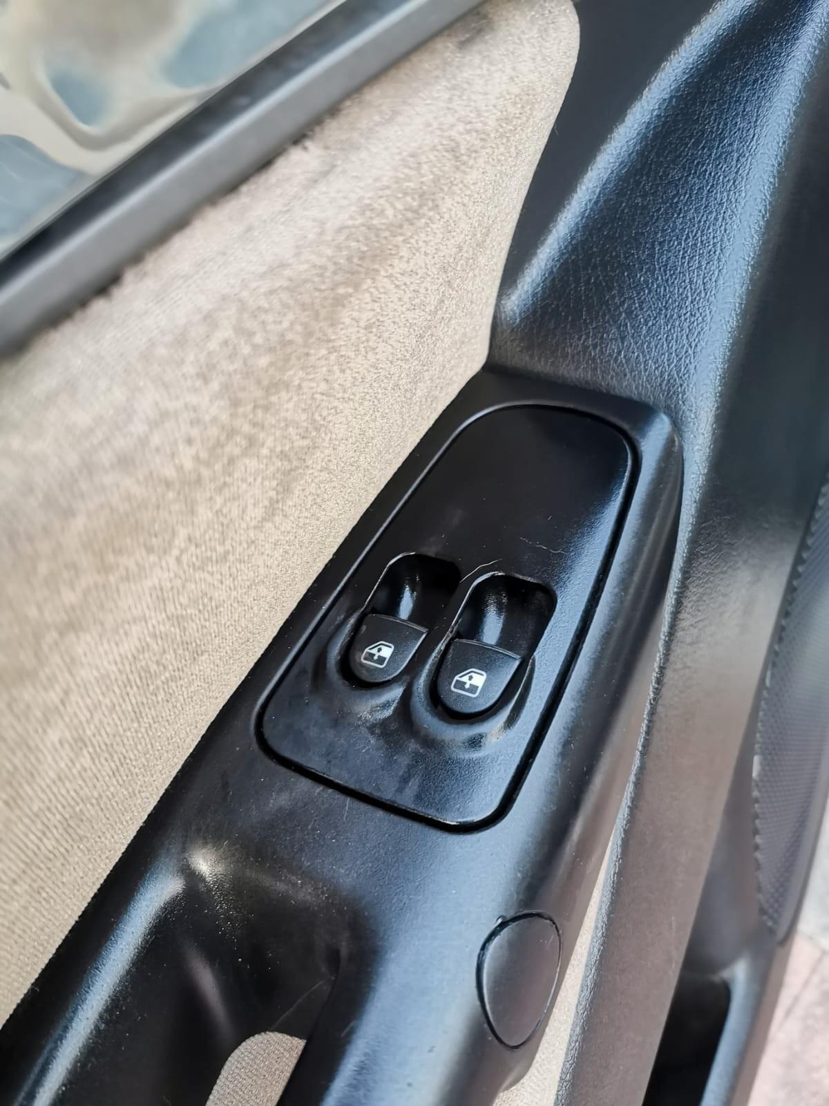 Lancia Ypsilon 1.2 Argento NEOPATENTATI